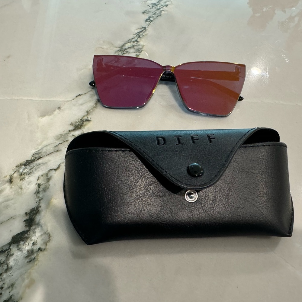 Diff Eyewear Goldie Pink Crystal Mirror Sunglasses